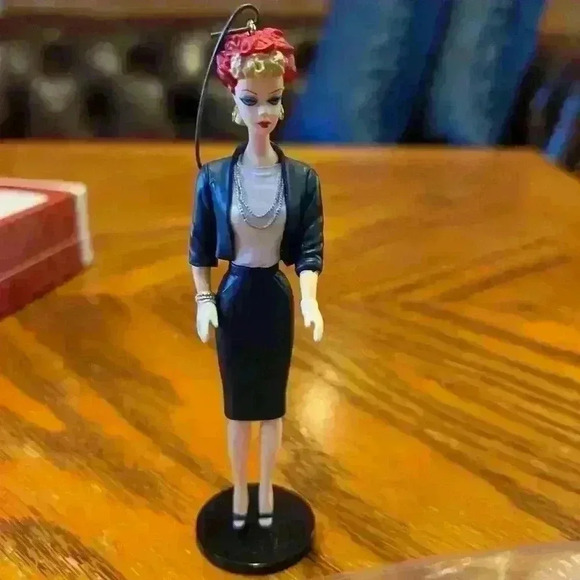 Hallmark 2000 Commuter Set Hatbox 2 PC BARBIE CHRISTMAS Keepsake Ornament - Picture 2 of 6